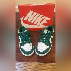 Nike Kids Sneakers in Green and White
